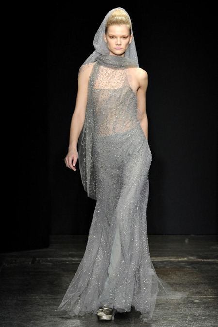 NEW YORK FASHION WEEK: DONNA KARAN FALL 2011