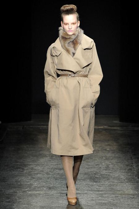NEW YORK FASHION WEEK: DONNA KARAN FALL 2011