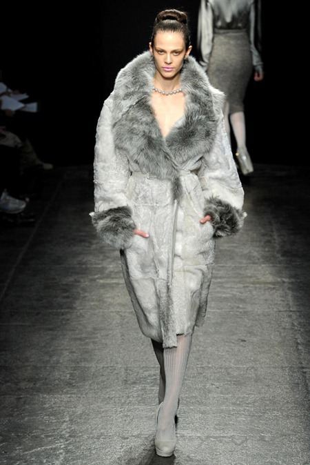 NEW YORK FASHION WEEK: DONNA KARAN FALL 2011
