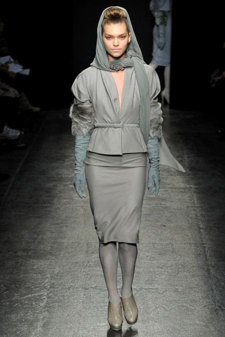 NEW YORK FASHION WEEK: DONNA KARAN FALL 2011
