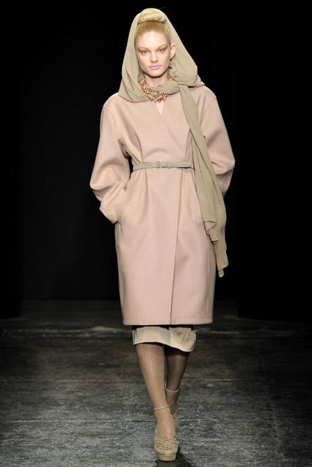 NEW YORK FASHION WEEK: DONNA KARAN FALL 2011