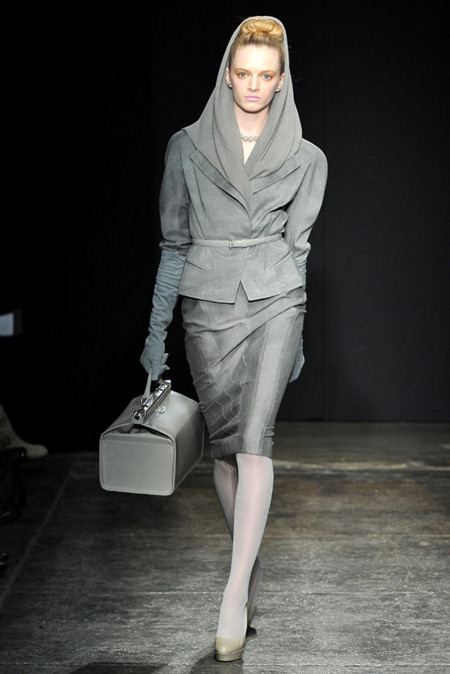NEW YORK FASHION WEEK: DONNA KARAN FALL 2011