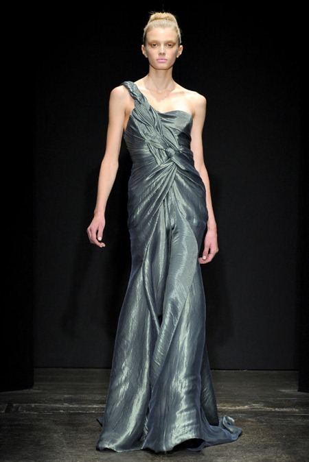 NEW YORK FASHION WEEK: DONNA KARAN FALL 2011