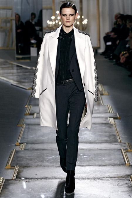 NEW YORK FASHION WEEK: JASON WU FALL 2011