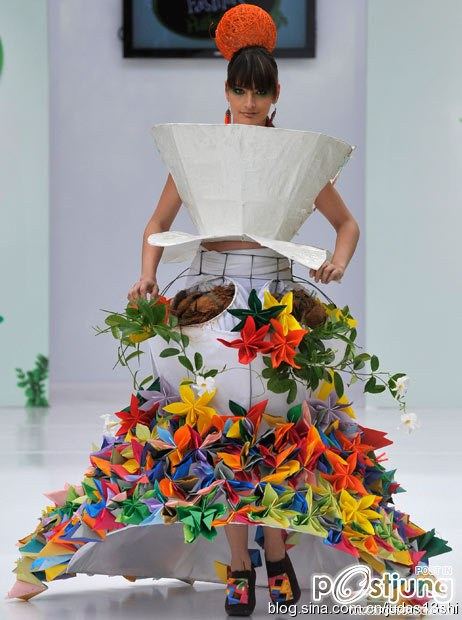 Plants and flowers to put on the body, spectacular ECO-fashion show