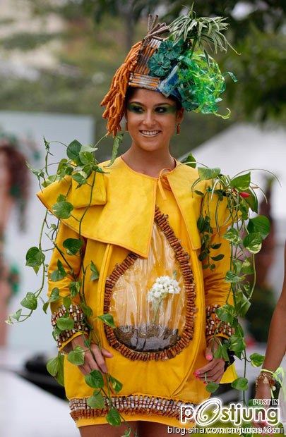 Plants and flowers to put on the body, spectacular ECO-fashion show