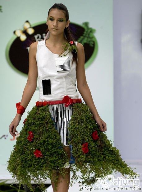 Plants and flowers to put on the body, spectacular ECO-fashion show