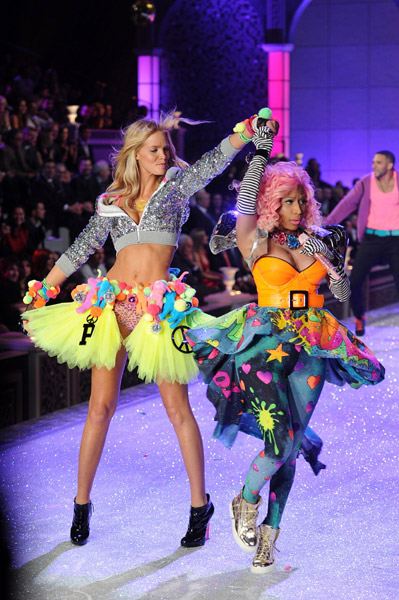 Nicki Minaj โชว์เพลงฮิตที่งาน Victoria&rsquo;s Secret Fashion Show