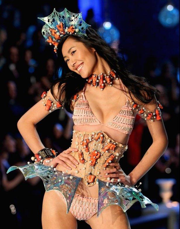 Nicki Minaj โชว์เพลงฮิตที่งาน Victoria&rsquo;s Secret Fashion Show