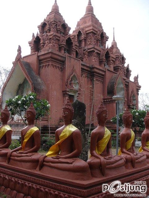 พาเที่ยวชมวัดบนภูเขาไฟ