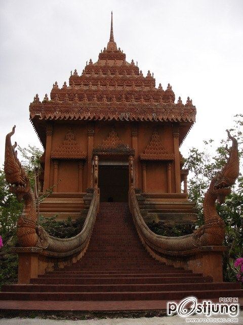 พาเที่ยวชมวัดบนภูเขาไฟ