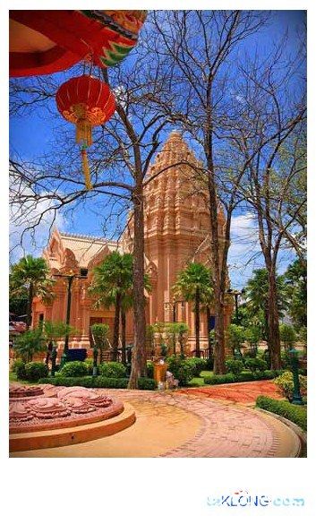 พาเที่ยวชมศาลหลักเมืองเมืองบุรีรัมย์