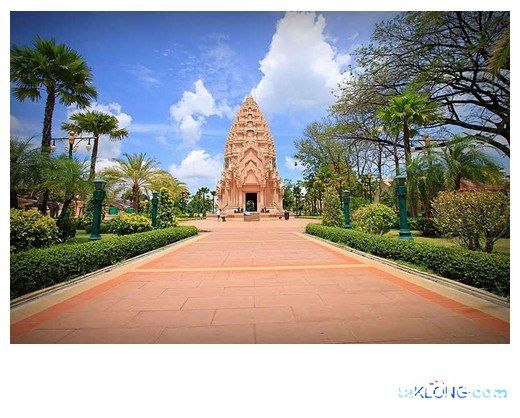 พาเที่ยวชมศาลหลักเมืองเมืองบุรีรัมย์