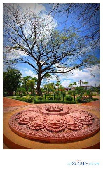พาเที่ยวชมศาลหลักเมืองเมืองบุรีรัมย์