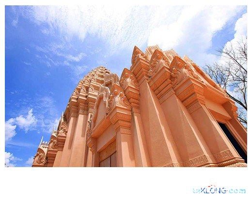 พาเที่ยวชมศาลหลักเมืองเมืองบุรีรัมย์