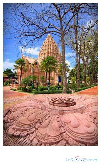 พาเที่ยวชมศาลหลักเมืองเมืองบุรีรัมย์