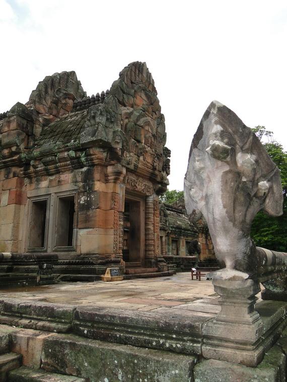 อลังการมหาเทวปราสาทพนมรุ้ง