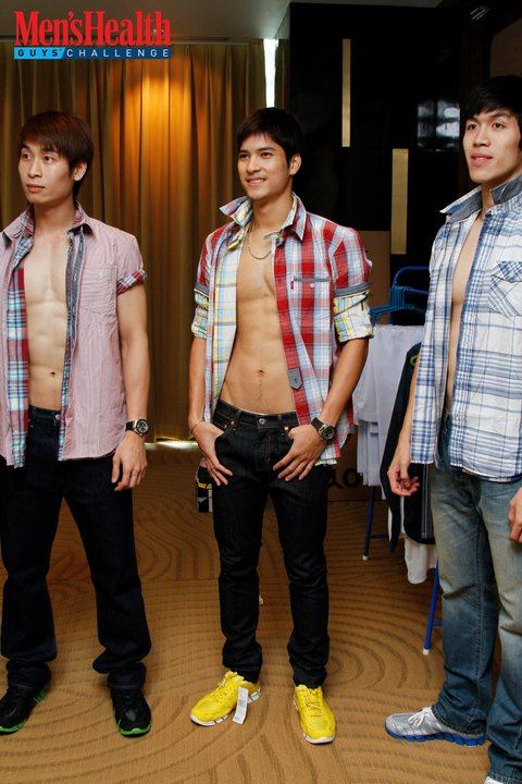 หนุ่มๆ สะกิดติ่ง