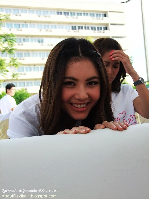 [PICS] ใหม่ ดาวิกา, พลอย เฌอมาลย์, เป้ อารักษ์, มอส ปฏิภาณ ในงาน "รัฐบาลรวมใจ ส่งผู้ประสบภัยกลับบ้าน