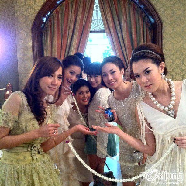 นางเอกสุดสวย"อั้ม พัชราภา"เเละเพื่อนๆในงานเเต่ง"พี่หนิง-คุณจิน"!!!!