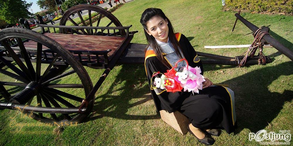 ขอเชิญร่วมแสดงความยินดีกับบัณฑิตที่เข้าพระราชทานปริญญาบัตร มหาวิทยาลัยมหาสารคามประจำปีการศึกษา 2553