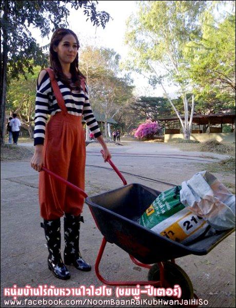 ชมพู่ อารยา ในกองละครหนุ่มบ้านไร่กับหวานใจไฮโซ