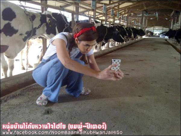 ชมพู่ อารยา ในกองละครหนุ่มบ้านไร่กับหวานใจไฮโซ