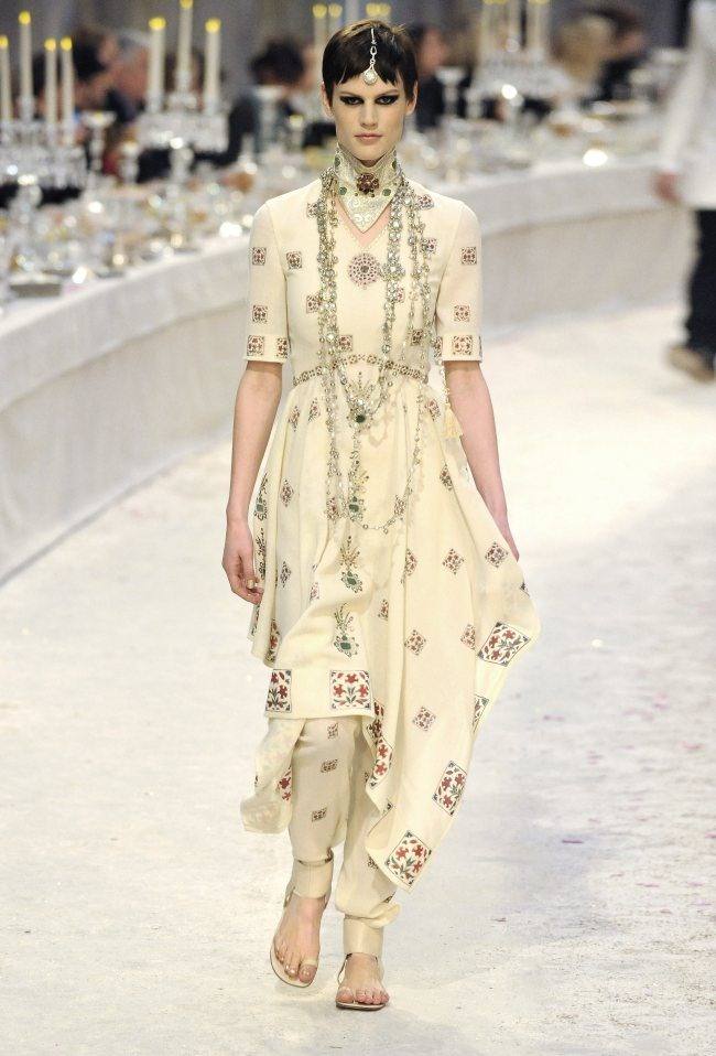 แฟชั่นแนวอินเดียสวยมาก RUNWAY: CHANEL PRE-FALL 2012 PARIS-BOMBAY COLLECTION