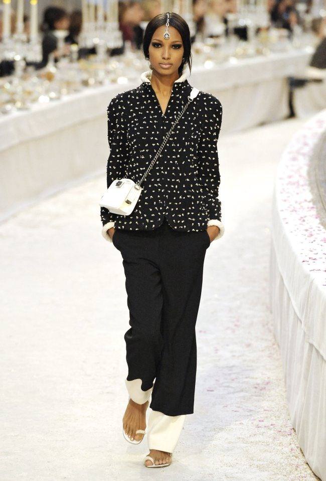 แฟชั่นแนวอินเดียสวยมาก RUNWAY: CHANEL PRE-FALL 2012 PARIS-BOMBAY COLLECTION