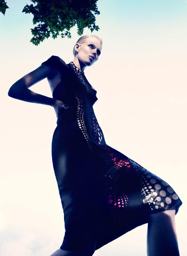 V MAGAZINE ONLINE: ALYS HALE IN "DAVID KOMA" BY PHOTOGRAPHER PAUL SCALA