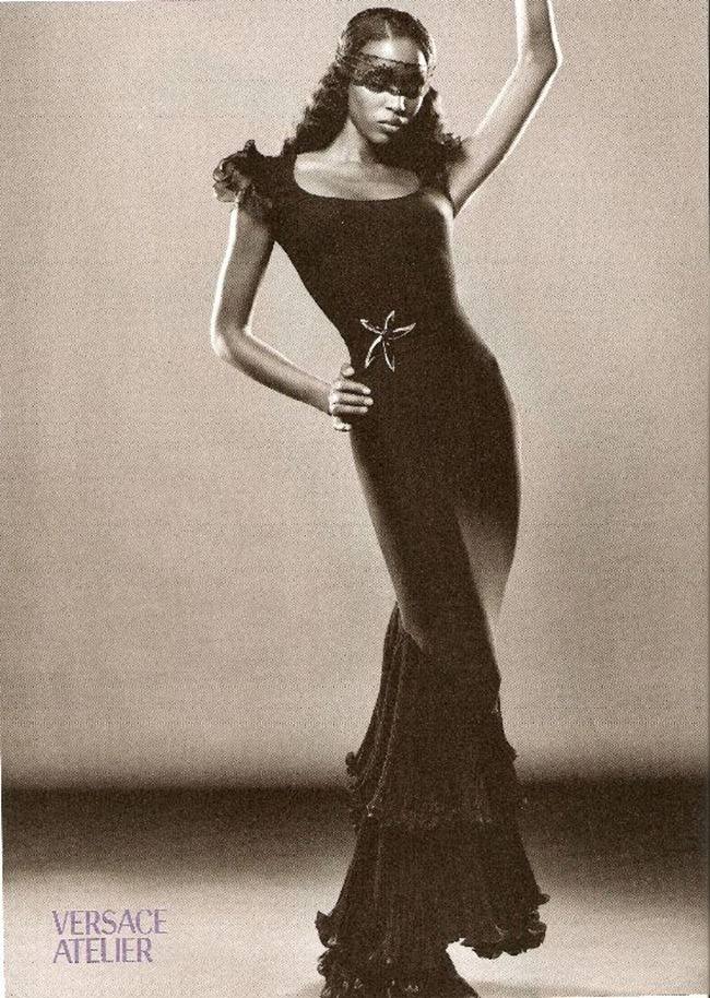 WE &hearts; VERSACE: NAOMI CAMPBELL FOR VERSACE SPRING 1997 BY PHOTOGRAPHER RICHARD AVEDON