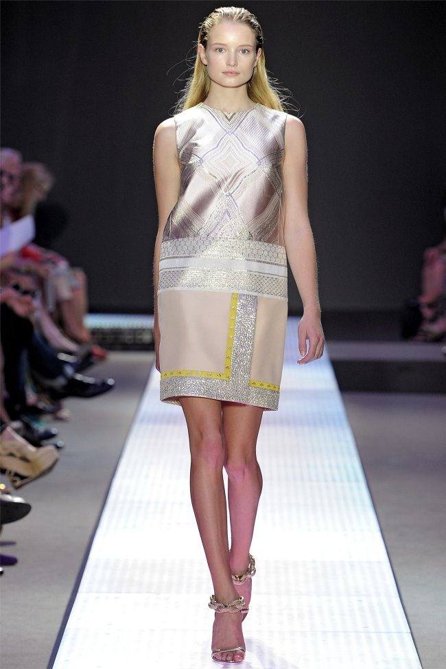 PARIS FASHION WEEK: GIAMBATTISTA VALLI SPRING 2012