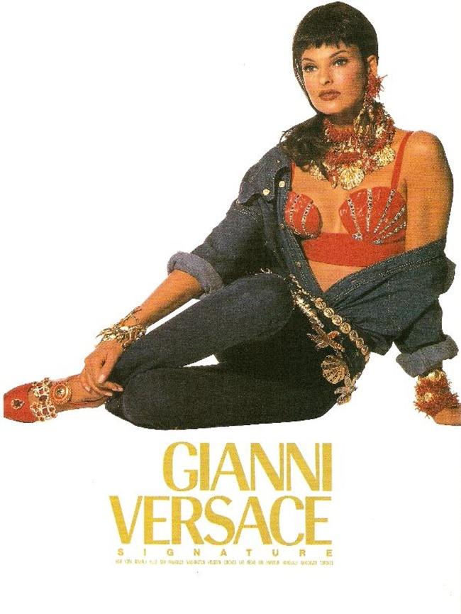 WE &hearts; VERSACE: LINDA EVANGELISTA FOR VERSACE SPRING 1992 BY PHOTOGRAPHER IRVING PENN