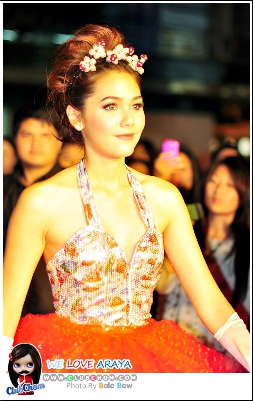 ชมพู่ อารยา ในงานเปิดตัวร้านเสื้อผ้าMeReRa ของเอมมี่ มรกต