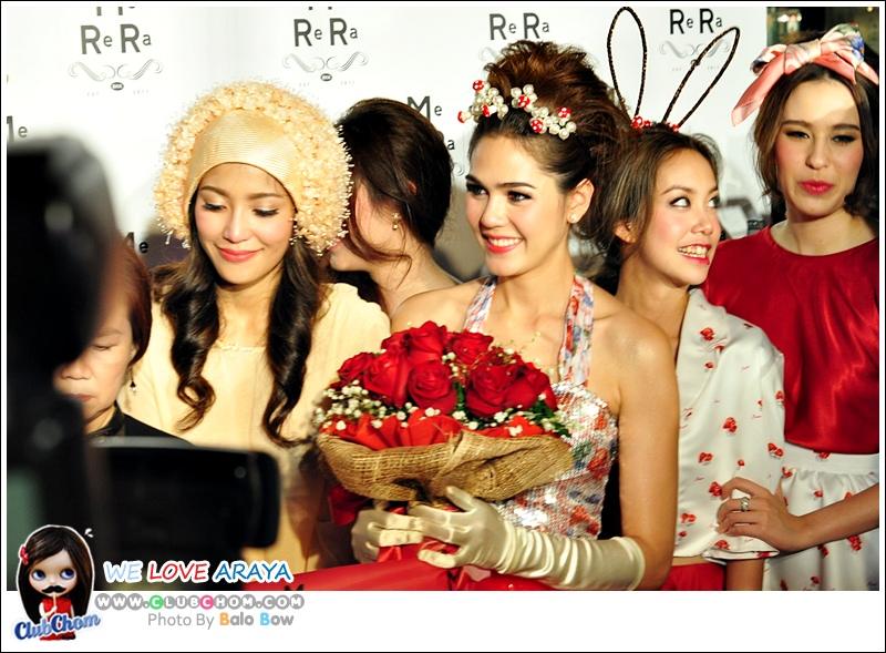 ชมพู่ อารยา ในงานเปิดตัวร้านเสื้อผ้าMeReRa ของเอมมี่ มรกต