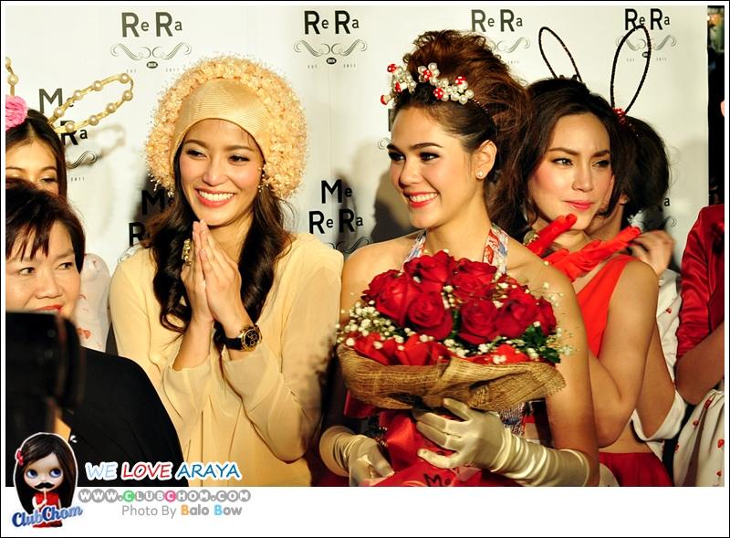 ชมพู่ อารยา ในงานเปิดตัวร้านเสื้อผ้าMeReRa ของเอมมี่ มรกต