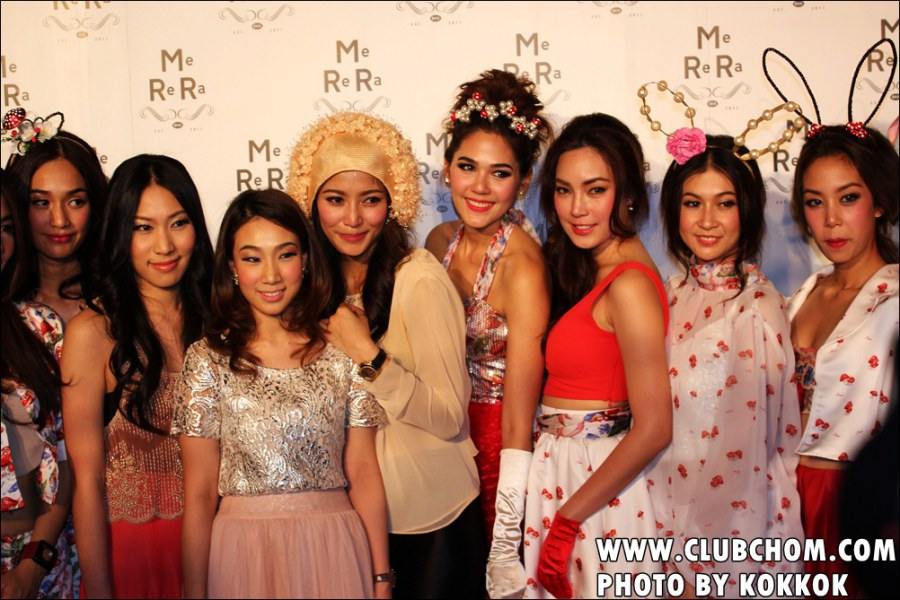 ชมพู่ อารยา ในงานเปิดตัวร้านเสื้อผ้าMeReRa ของเอมมี่ มรกต