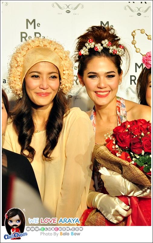 ชมพู่ อารยา ในงานเปิดตัวร้านเสื้อผ้าMeReRa ของเอมมี่ มรกต