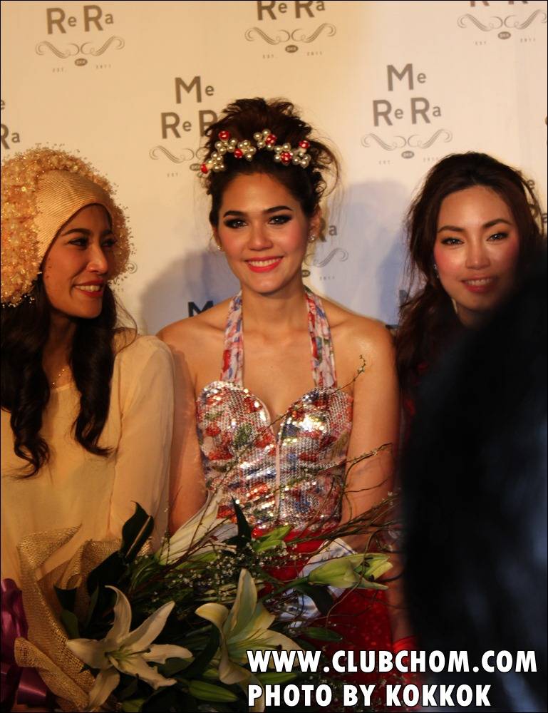 ชมพู่ อารยา ในงานเปิดตัวร้านเสื้อผ้าMeReRa ของเอมมี่ มรกต