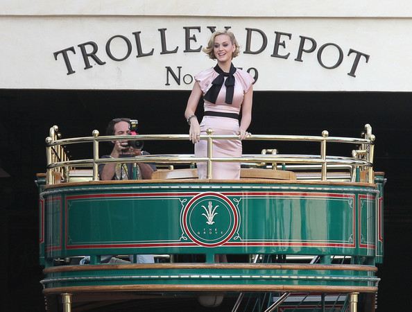 Katy Perry ได้ไปร่วมงานเปิดตัวน้ำหอม &ldquo;Meow!&rdquo; ที่ LA