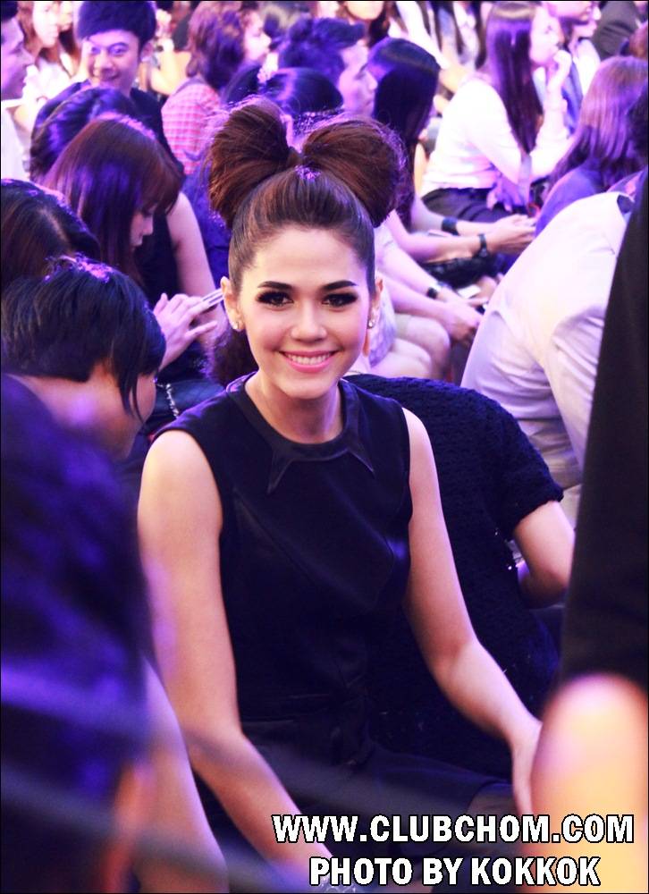 ชมพู่ อารยา รับรางวัล2สาขาในงานงาน 10 ปี HAMBURGER