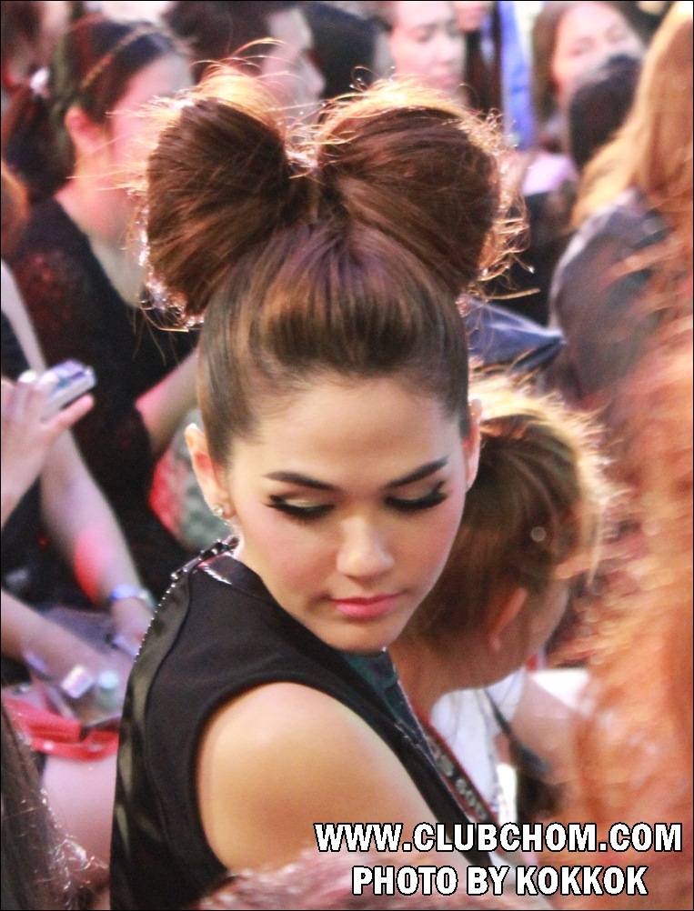 ชมพู่ อารยา รับรางวัล2สาขาในงานงาน 10 ปี HAMBURGER
