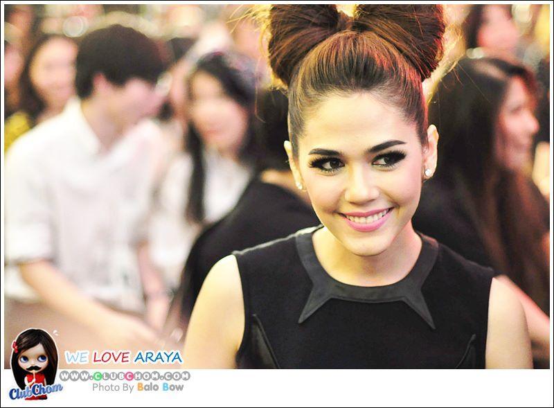 ชมพู่ อารยา รับรางวัล2สาขาในงานงาน 10 ปี HAMBURGER