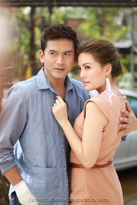 "เจนี่ - ป๋อ" บวงสรวงละครเรื่องใหม่"หงส์สะบัดลาย"