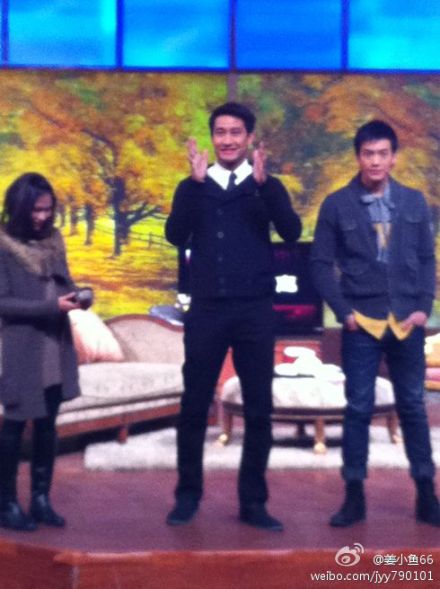 ยินดีกับ"ป้อง ณวัฒน์"ค่ะที่ได้รางวัลดารานำชายต่างประเทศยอดเยี่ยม((The Most Popular Foreign Actor)