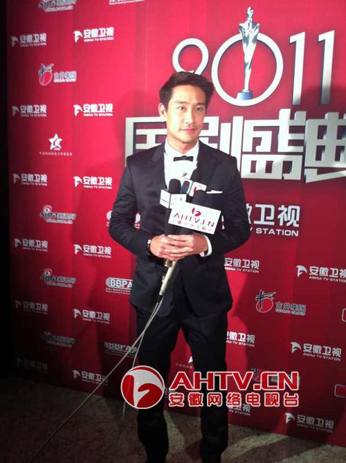 ยินดีกับ"ป้อง ณวัฒน์"ค่ะที่ได้รางวัลดารานำชายต่างประเทศยอดเยี่ยม((The Most Popular Foreign Actor)
