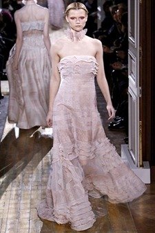 PARIS HAUTE COUTURE: VALENTINO SPRING 2011 COUTURE