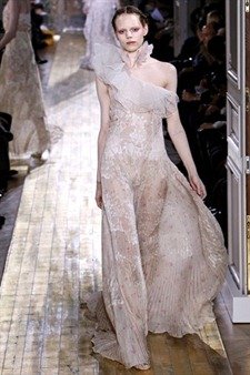 PARIS HAUTE COUTURE: VALENTINO SPRING 2011 COUTURE