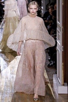 PARIS HAUTE COUTURE: VALENTINO SPRING 2011 COUTURE