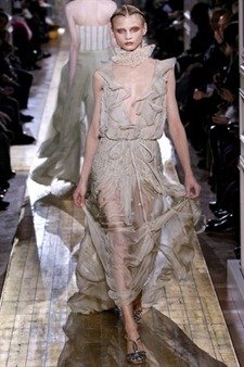 PARIS HAUTE COUTURE: VALENTINO SPRING 2011 COUTURE